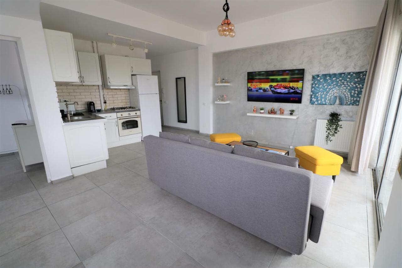 Serenity Heights Apartment: A Panoramic Haven Near Old Town - Free Minibar Boekarest Buitenkant foto