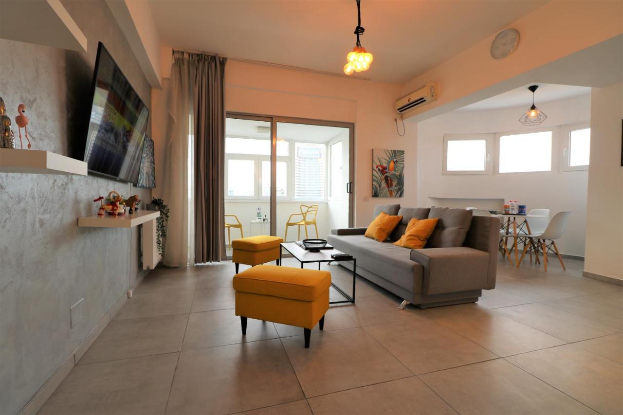 Serenity Heights Apartment: A Panoramic Haven Near Old Town - Free Minibar Boekarest Buitenkant foto