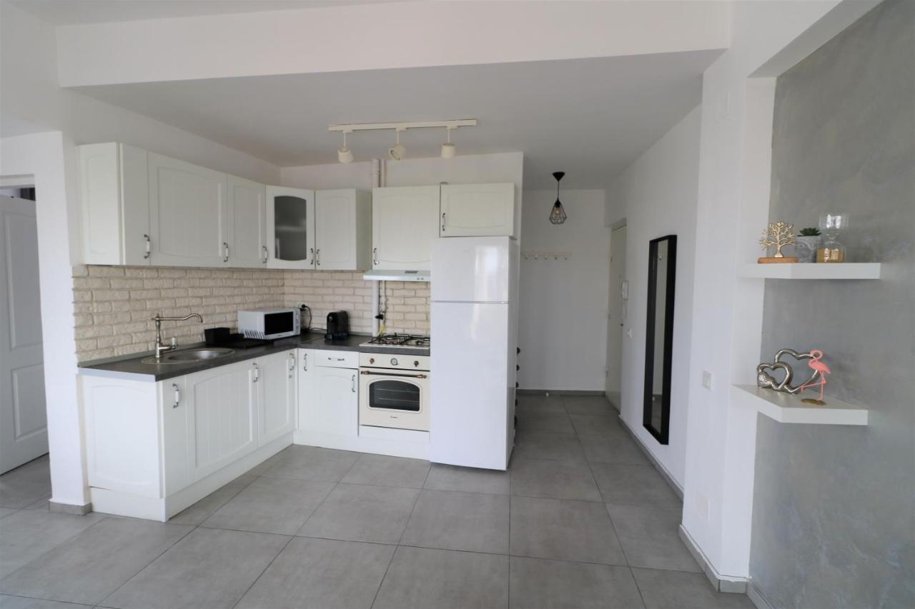 Serenity Heights Apartment: A Panoramic Haven Near Old Town - Free Minibar Boekarest Buitenkant foto
