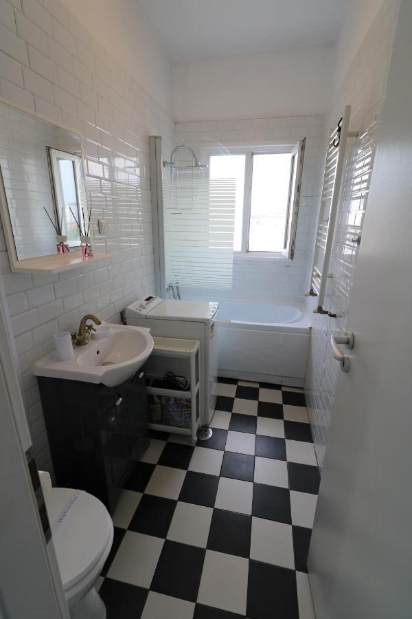 Serenity Heights Apartment: A Panoramic Haven Near Old Town - Free Minibar Boekarest Buitenkant foto