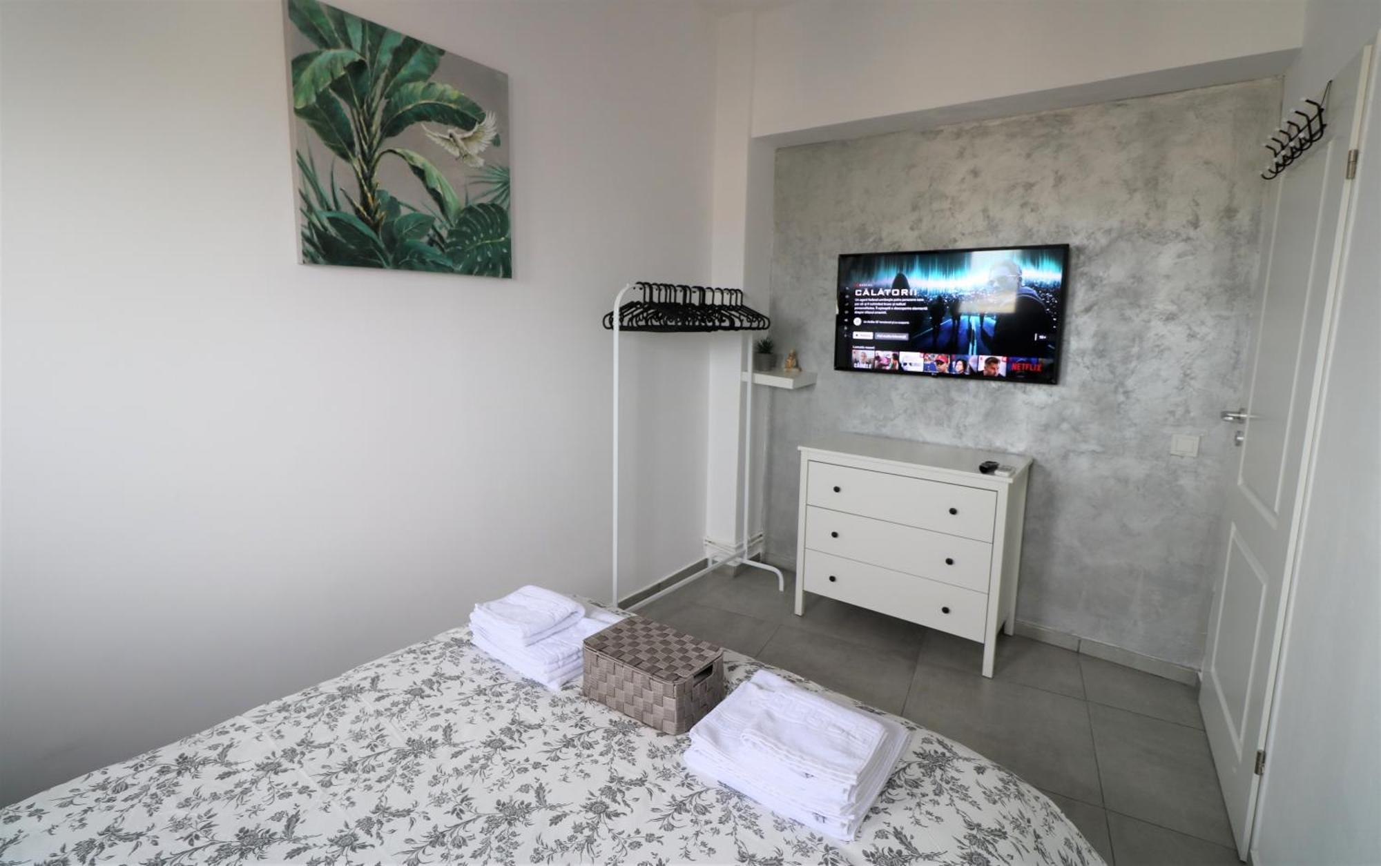 Serenity Heights Apartment: A Panoramic Haven Near Old Town - Free Minibar Boekarest Buitenkant foto