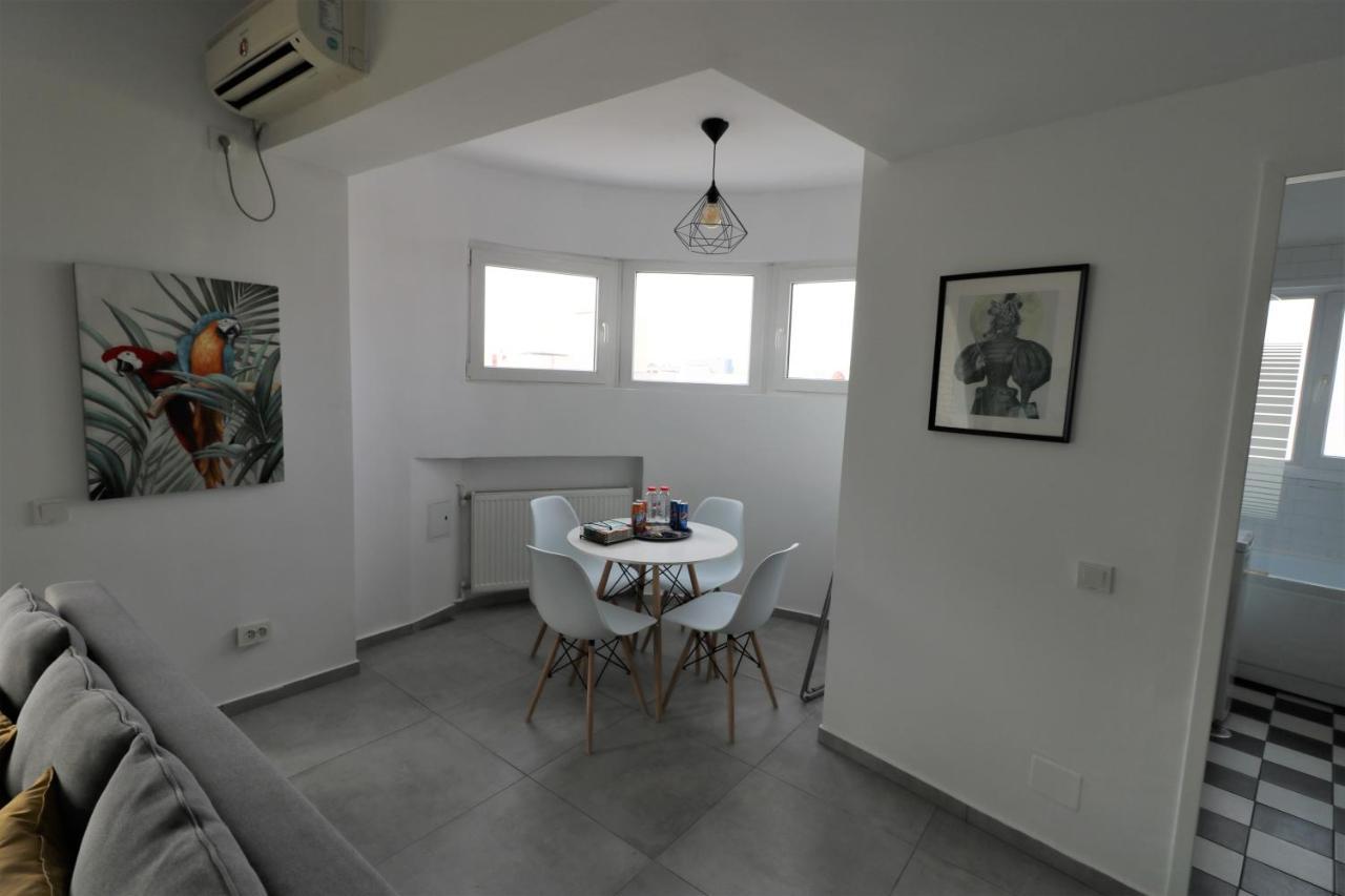 Serenity Heights Apartment: A Panoramic Haven Near Old Town - Free Minibar Boekarest Buitenkant foto