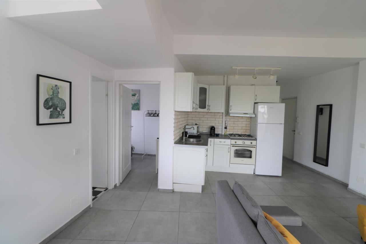 Serenity Heights Apartment: A Panoramic Haven Near Old Town - Free Minibar Boekarest Buitenkant foto