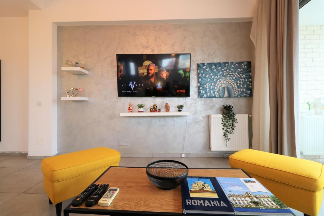 Serenity Heights Apartment: A Panoramic Haven Near Old Town - Free Minibar Boekarest Buitenkant foto