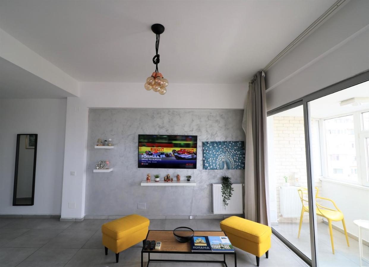 Serenity Heights Apartment: A Panoramic Haven Near Old Town - Free Minibar Boekarest Buitenkant foto