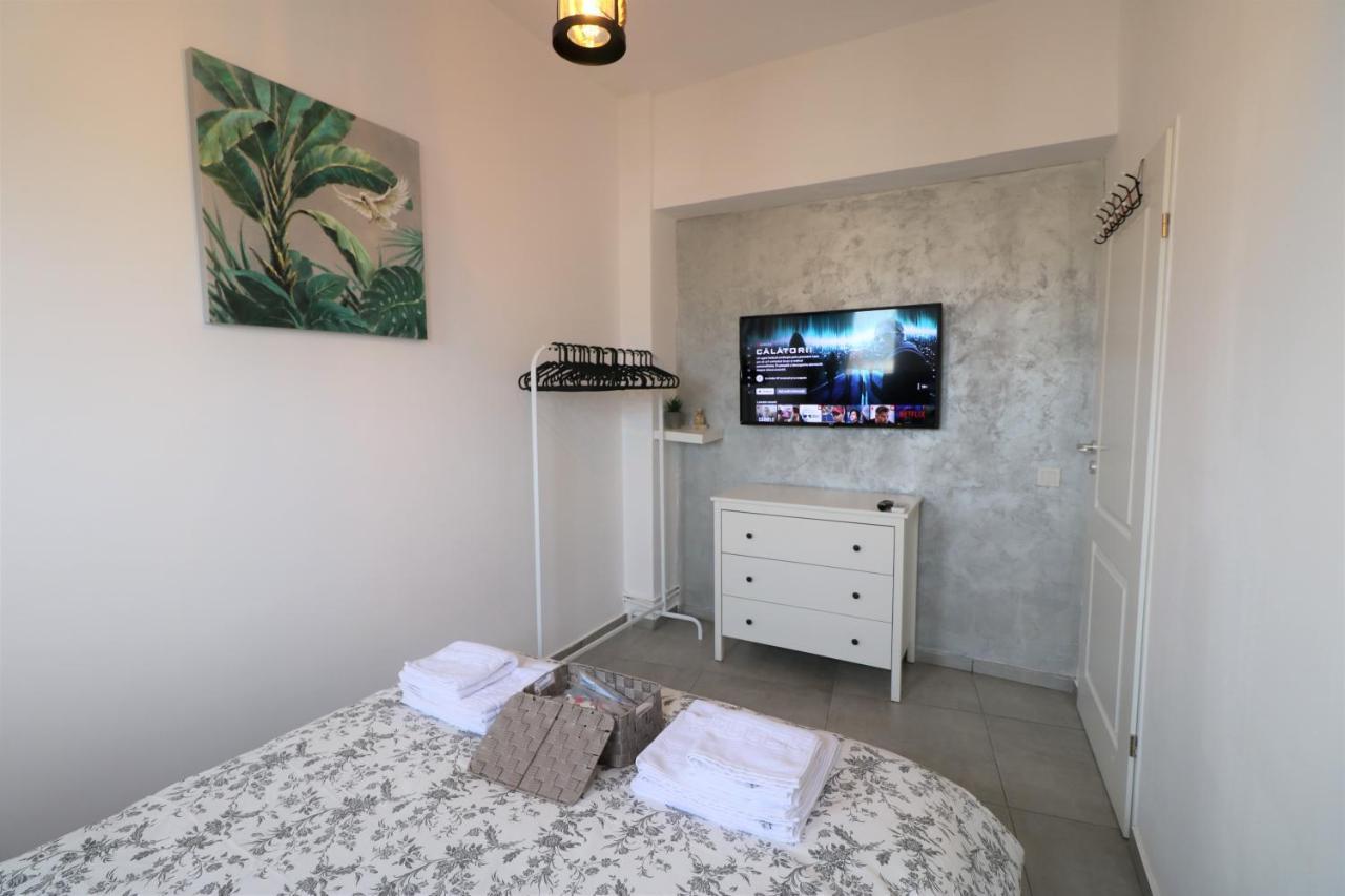 Serenity Heights Apartment: A Panoramic Haven Near Old Town - Free Minibar Boekarest Buitenkant foto
