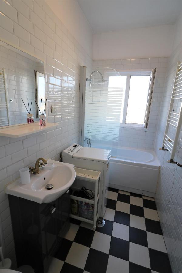 Serenity Heights Apartment: A Panoramic Haven Near Old Town - Free Minibar Boekarest Buitenkant foto