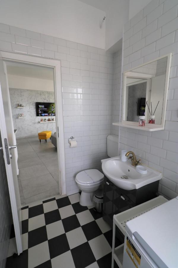 Serenity Heights Apartment: A Panoramic Haven Near Old Town - Free Minibar Boekarest Buitenkant foto