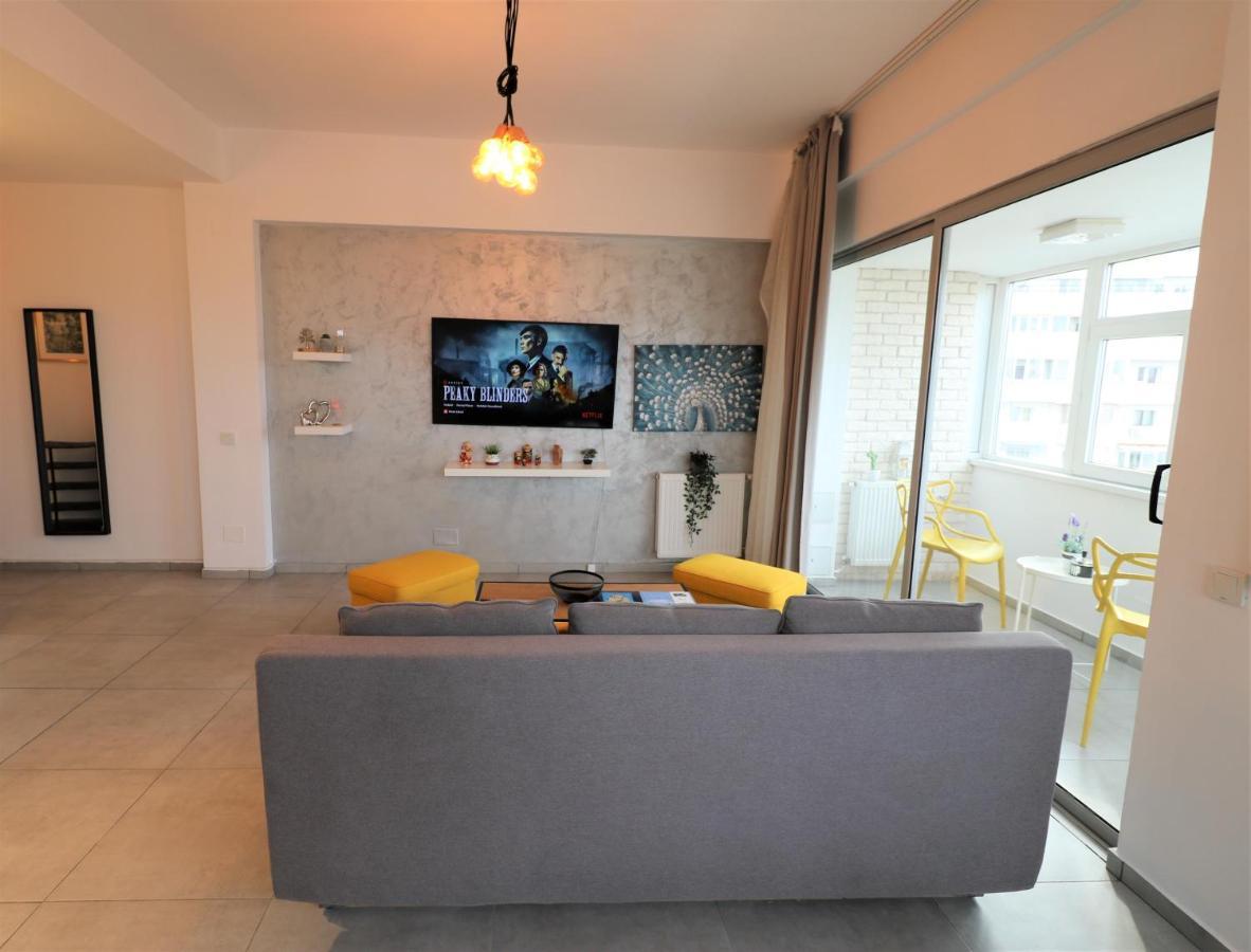 Serenity Heights Apartment: A Panoramic Haven Near Old Town - Free Minibar Boekarest Buitenkant foto