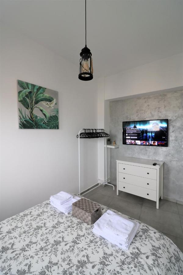 Serenity Heights Apartment: A Panoramic Haven Near Old Town - Free Minibar Boekarest Buitenkant foto