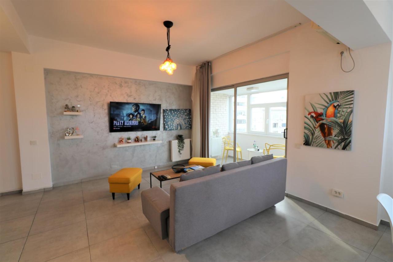 Serenity Heights Apartment: A Panoramic Haven Near Old Town - Free Minibar Boekarest Buitenkant foto